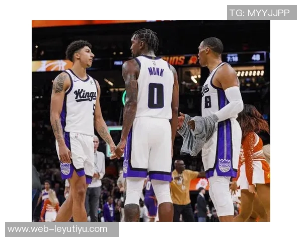 布克末节神勇三分狂飙34分5板10助却难阻球队失利 布克末节神勇三分狂飙34分5板10助却难阻球队失利