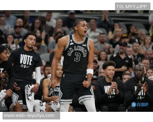 凯尔登出战17分钟高效表现6中4贡献11分5板正负值16助球队胜利