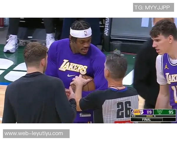 范德彪与字母哥联手助攻大加索尔点赞这一精彩瞬间