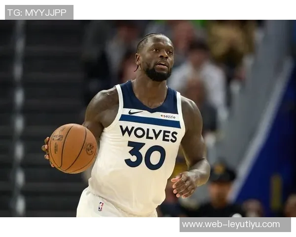 兰德尔表现稳定11投6中贡献14分4篮板1助攻1抢断助力球队胜利